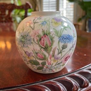 Anysley Wild Tudor fine bone China small bud vase